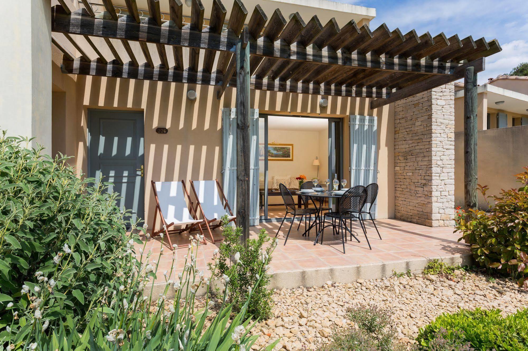 Madame Vacances Résidence Provence Country Club Saumane-de-Vaucluse Esterno foto